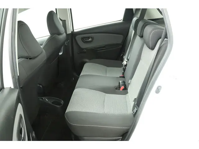 Toyota Yaris 1.5 Hybrid Aspiration 2015 Hybride Benzine 18