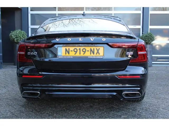 Volvo S60 2.0 B5 R-Design/pano/leer 2021 Hybride Benzine 10