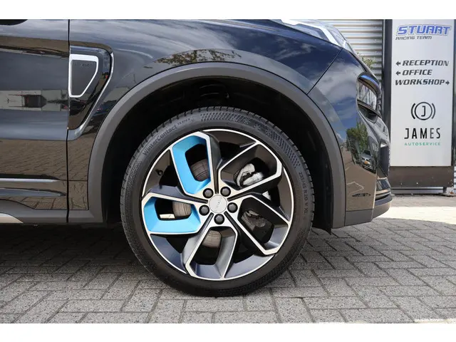 Lynk & Co 01 Lynk&Co 1.5 2023 Hybride Benzine 10