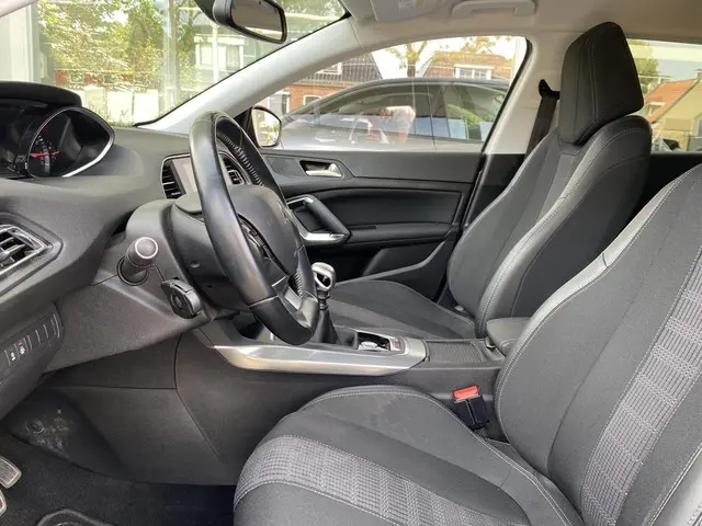 Peugeot 308 1.2T 130pk Tech Edition 2018 Benzine 20
