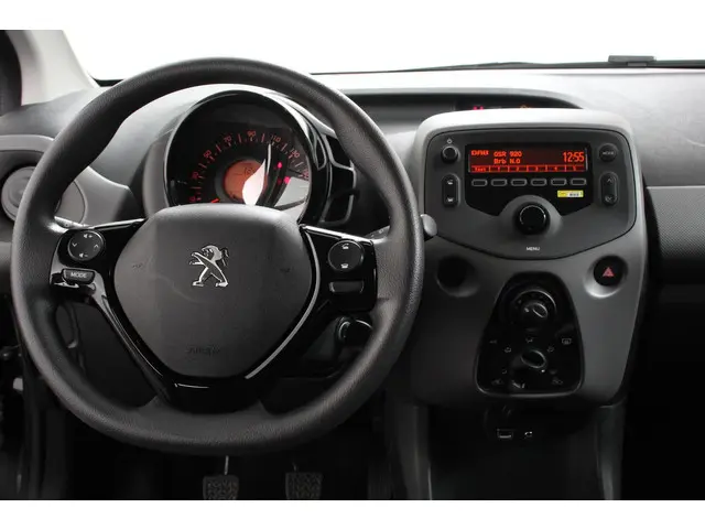 Peugeot 108 1.0 e-VTi Active 2021 Benzine 12