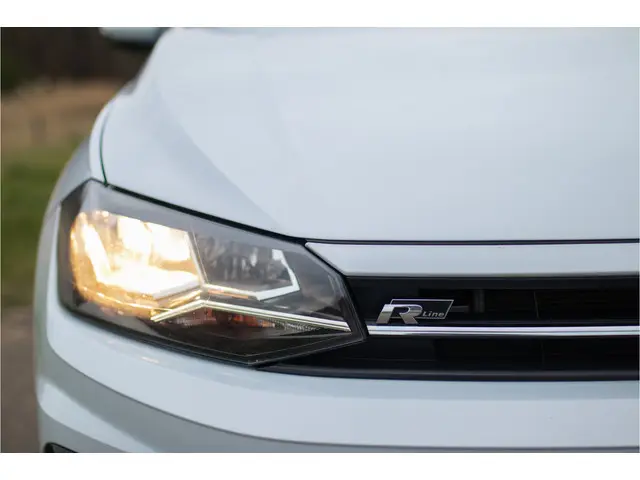 Volkswagen Polo TSI 95PK DSG R-LINE BUSINESS 2018 Benzine 6