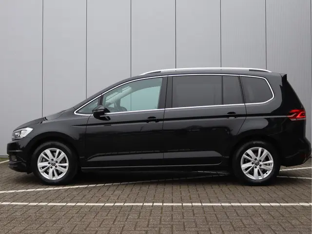 Volkswagen Touran 1.5 TSI Highline 7-zits 2023 Benzine 19