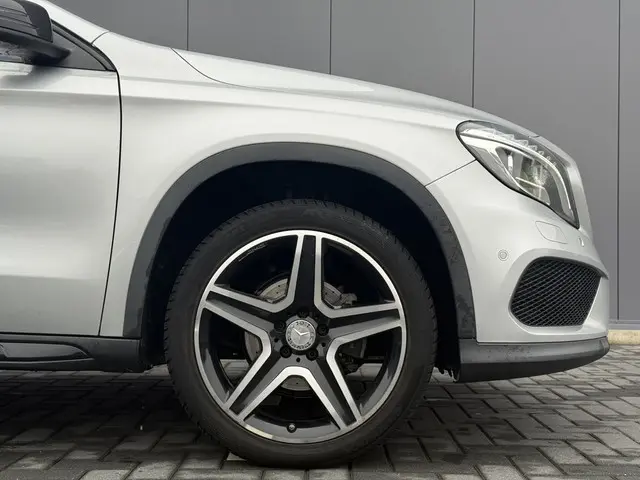 Mercedes-Benz GLA 200 Prestige AMG 2015 Benzine 9