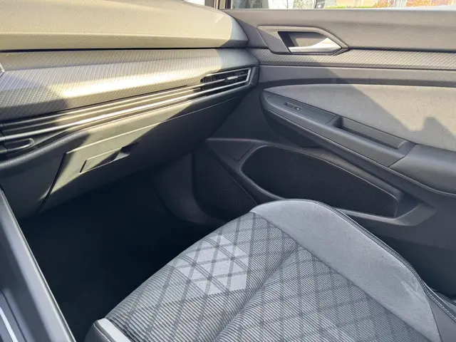 Volkswagen Golf 1.5 eTSI R-Line 2022 Benzine 18