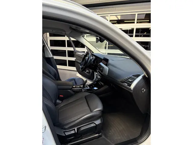 BMW X3 xDrive30e advantage 2021 Hybride Benzine 6