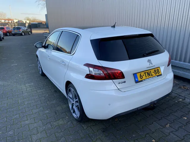 Peugeot 308 1.6 THP Allure 2014 Benzine 17