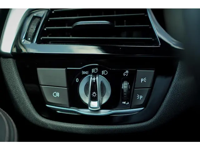 BMW 5 Serie Touring 530i High Executive 2021 Benzine 44