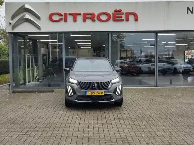 Peugeot 2008 1.2 Hybrid 136 GT 2025 Hybride Benzine 2