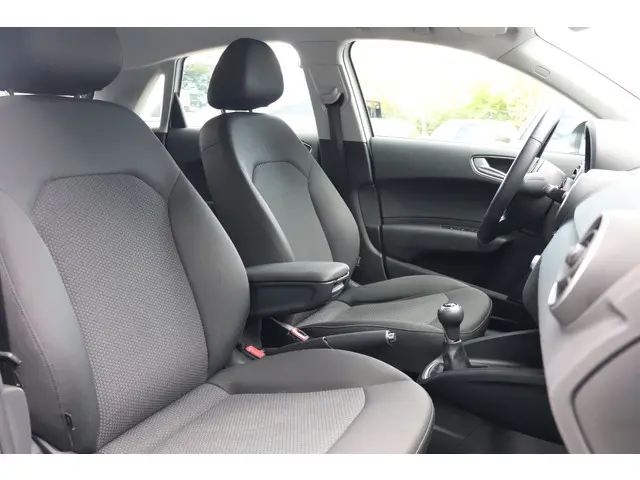 Audi A1 Sportback 1.0 TFSI S-line 2015 Benzine 8