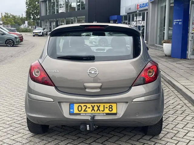 Opel Corsa 1.4-16V Cosmo 2012 Benzine 7