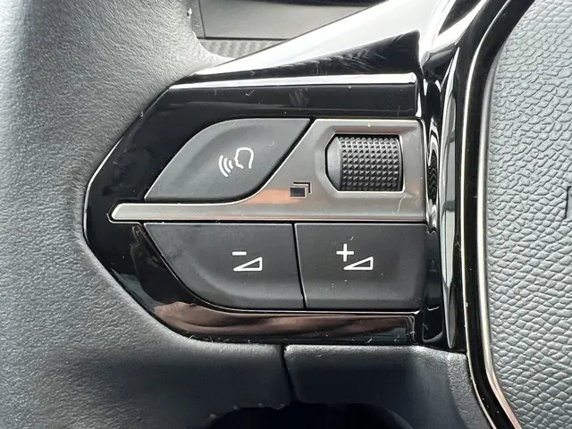 Peugeot 2008 1.2 Turbo 100 pk Allure 2022 Benzine 31