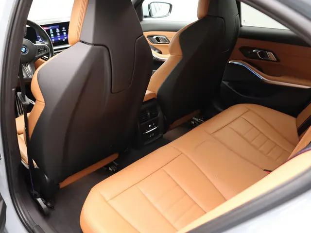 BMW 3 Serie Sedan 330e 2023 Hybride Benzine 26