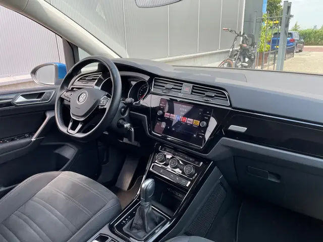 Volkswagen Touran 1.5 TSI Highline 2019 Benzine 16