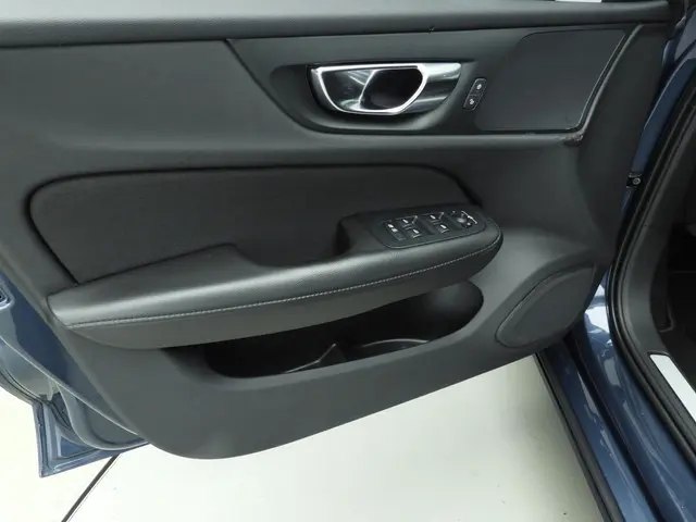 Volvo V60 2.0 B4 MHEV diesel R-Design 2021 Diesel 40