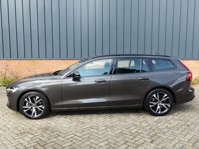Volvo V60 B4 Plus Dark 2024 Benzine 4
