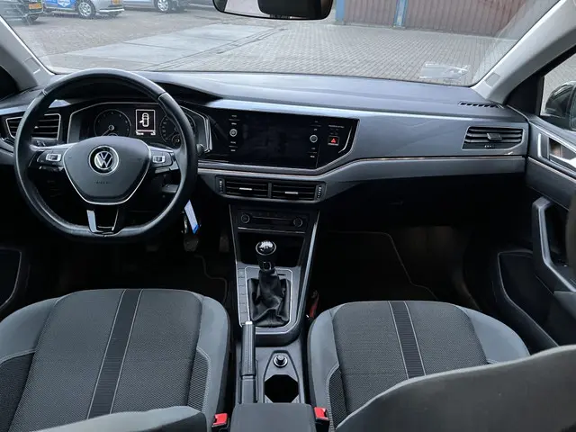 Volkswagen Polo 1.0 TSI Highline 2021 Benzine 24