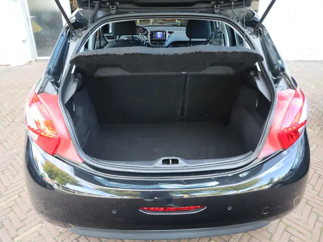 Peugeot 208 1.2 VTi Envy 2014 Benzine 21