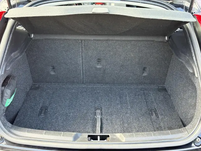 Volvo V40 1.5 T3 Nordic+ 2017 Benzine 10