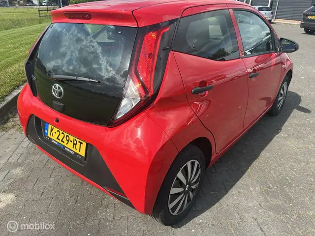 Toyota Aygo 1.0 VVT-i x-play 2021 Benzine 4