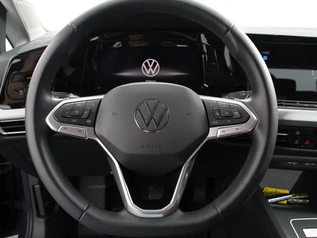 Volkswagen Golf 1.0 eTSI Life Business 2023 Benzine 15