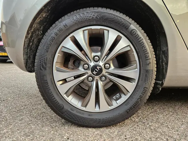 Kia Venga 1.6 CVVT DynamicLine 2016 Benzine 32