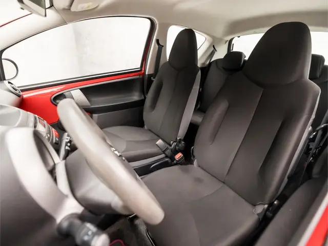 Toyota Aygo 1.0 VVT-i Sport 2013 Benzine 12
