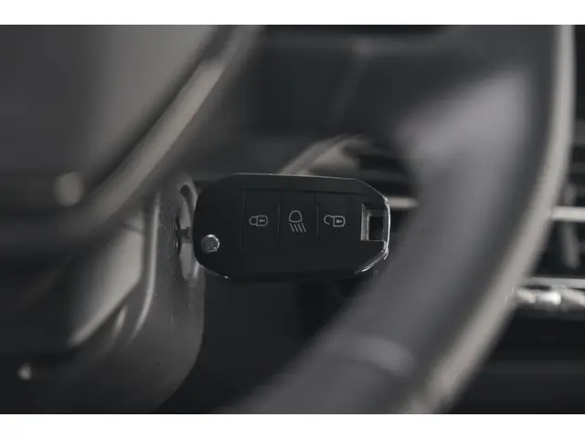 Peugeot 2008 PureTech 130 EAT8 Allure 2024 Benzine 13