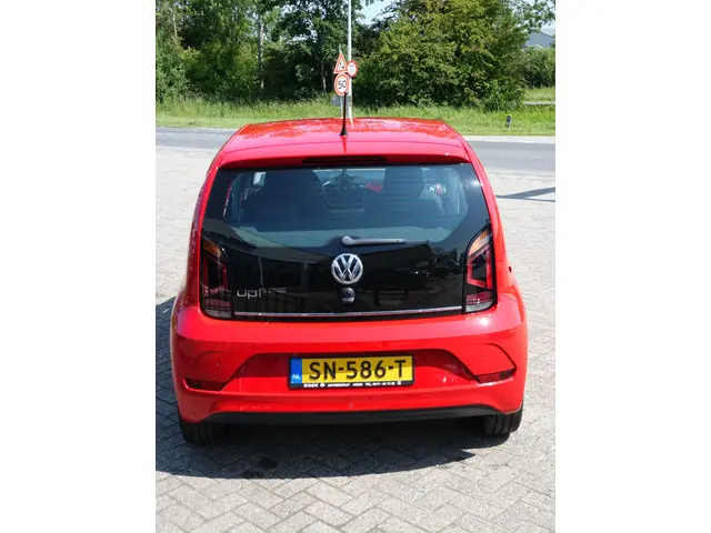 Volkswagen up! 1.0 BMT high up! 2018 Benzine 8