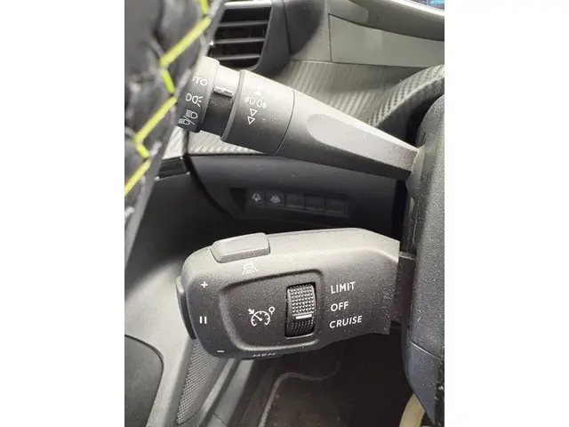 Peugeot e-2008 EV GT 50 kWh 2021 Elektrisch 16