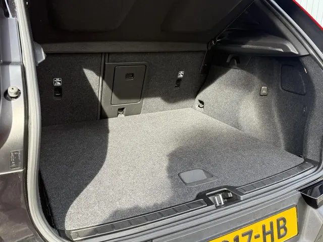 Volvo XC40 Recharge P8 AWD R-Design 2021 Elektrisch 31
