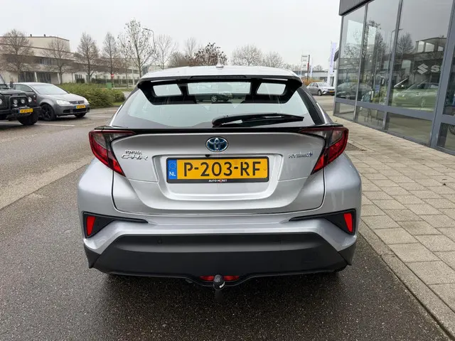 Toyota C-HR 1.8 Hybrid Dynamic 2022 Hybride Benzine 8