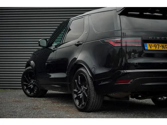 Land Rover Discovery 3.0 D250 R-Dynamic SE 2024 Diesel 35