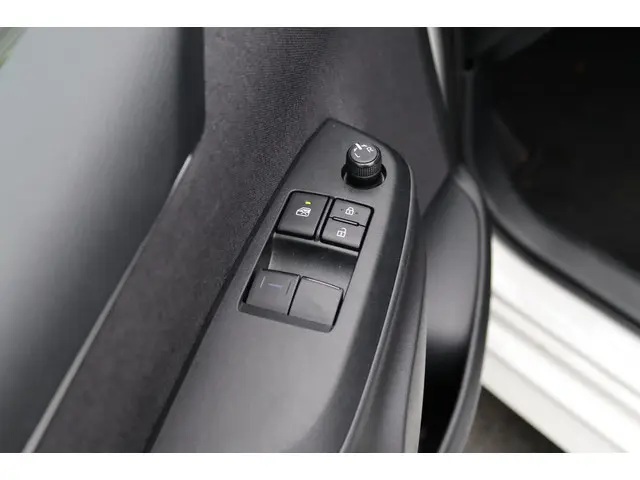 Toyota Yaris 1.5 Hybrid Active 2022 Hybride Benzine 28
