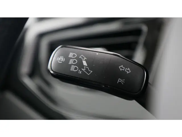 Volkswagen Polo 1.0 TSI 95pk Life Business 2024 Benzine 23