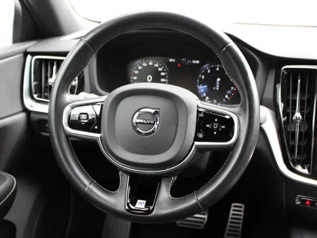 Volvo S60 2.0 T4 R-Design 2020 Benzine 18