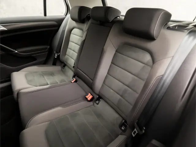 Volkswagen Golf 1.4 TSI Highline R Sport 2017 Benzine 18