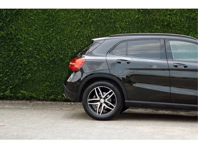 Mercedes-Benz GLA GLA 180 Ambition Night 2016 Benzine 42