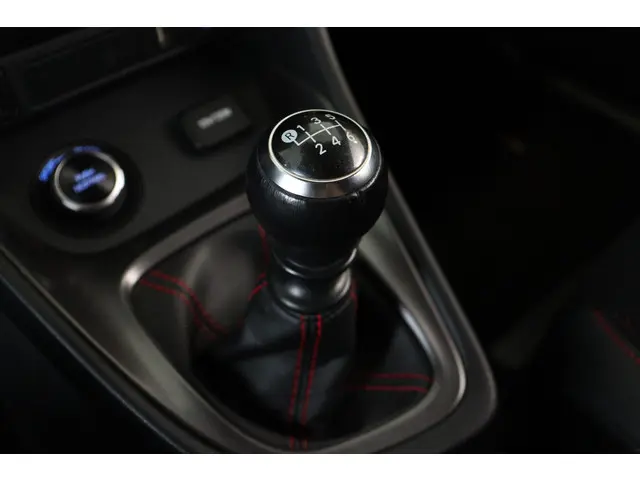 Toyota Yaris 1.6 GR Premium, 1ste eigenaar 2022 Benzine 19