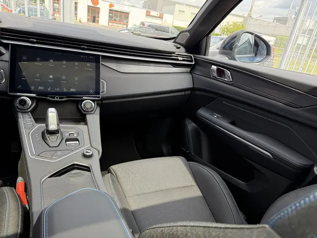Lynk & Co 01 1.5 PHEV Business Edition 2025 Hybride Benzine 19
