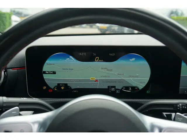 Mercedes-Benz A-Klasse 180 AMG Line 2020 Benzine 36