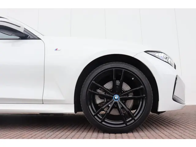 BMW 3 Serie 330e 2024 Hybride Benzine 5