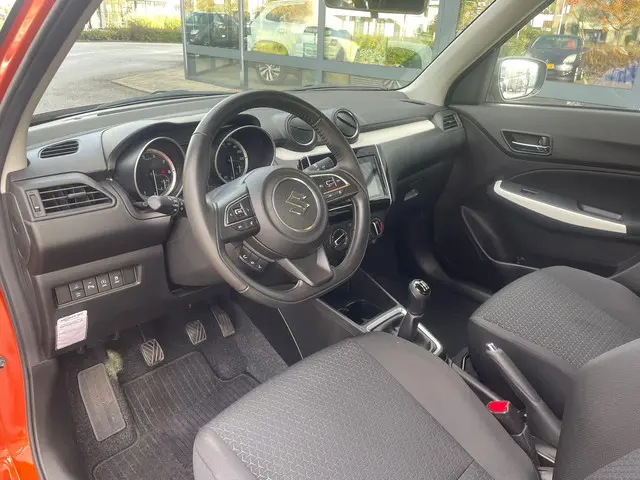 Suzuki Swift 1.2 Select Smart Hybrid 2024 Benzine 4