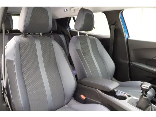 Peugeot 2008 1.2 PureTech Allure 2021 Benzine 10
