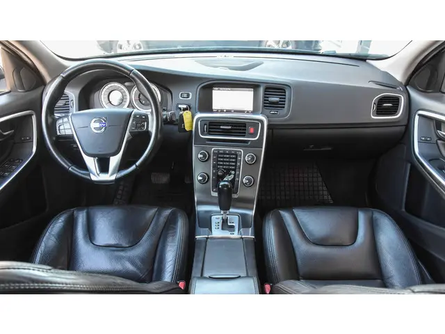 Volvo S60 2.0 T5 Momentum 2013 Benzine 10