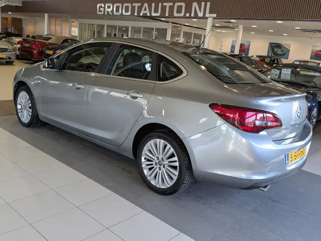 Opel Astra 1.4 Turbo Design Edition 2013 Benzine 3