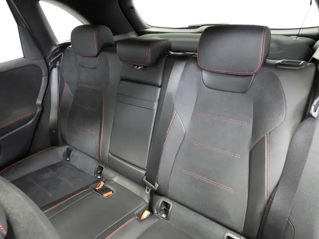 Mercedes-Benz B-Klasse B180 Aut. AMG 2020 Benzine 32