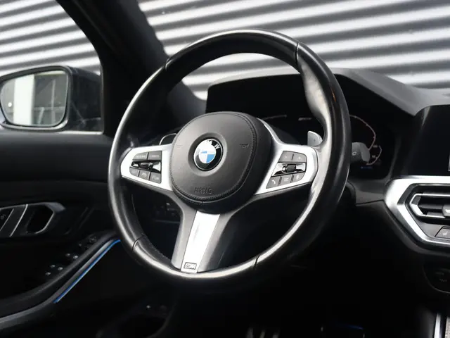 BMW 3 Serie Touring 330e 2021 Hybride Benzine 18