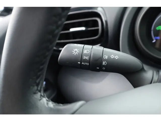 Toyota Yaris 1.5 Hybrid Dynamic 2023 Hybride Benzine 9
