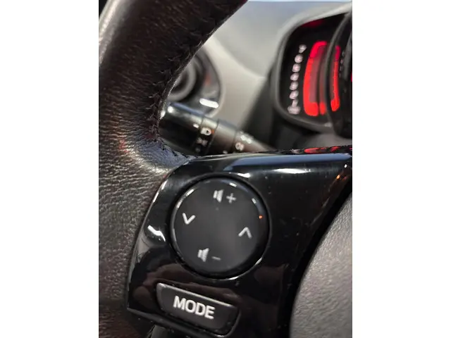 Peugeot 108 1.0 e-VTi Allure 2021 Benzine 13